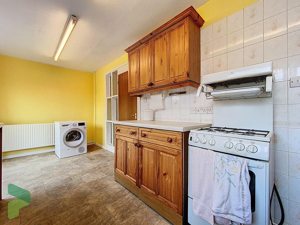 Fitted Dining Kit...