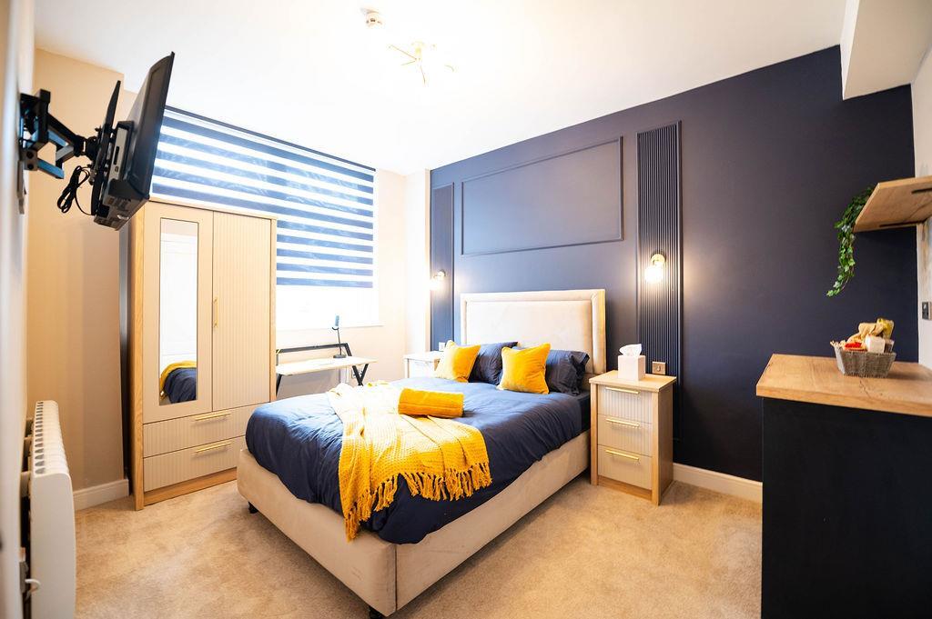 TheBay_Room8_-2.jpg