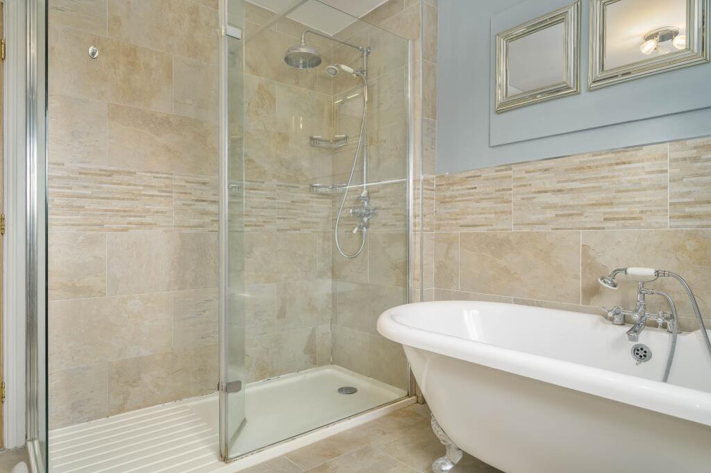 Main family bathroom