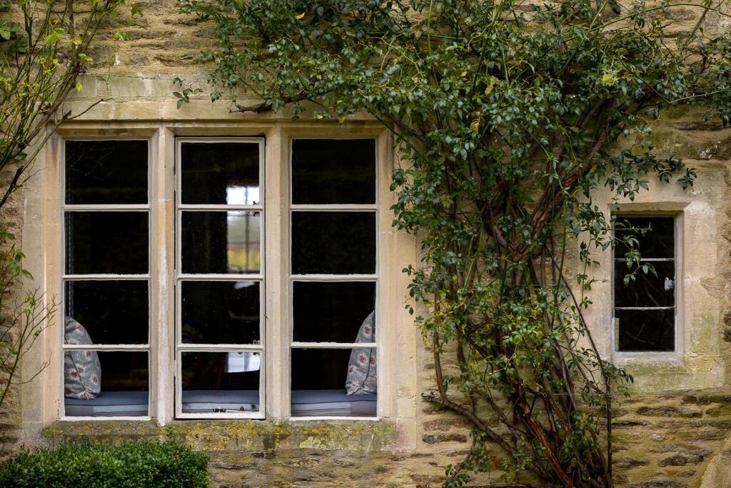 13 - Malt Cottage - GL7 5RY - Web.jpg