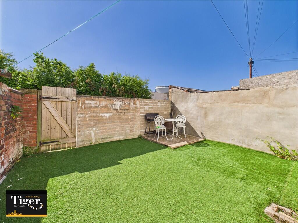 CAM02176G0-PR0583...