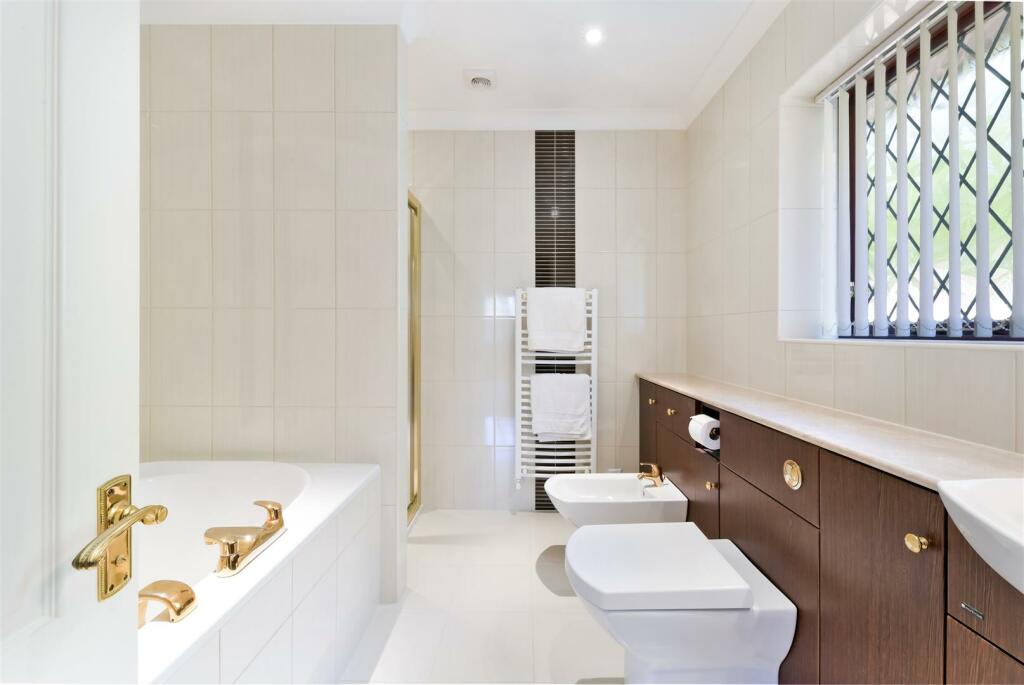 ACORN GROVE, 9 INTERNALS- (5).jpg