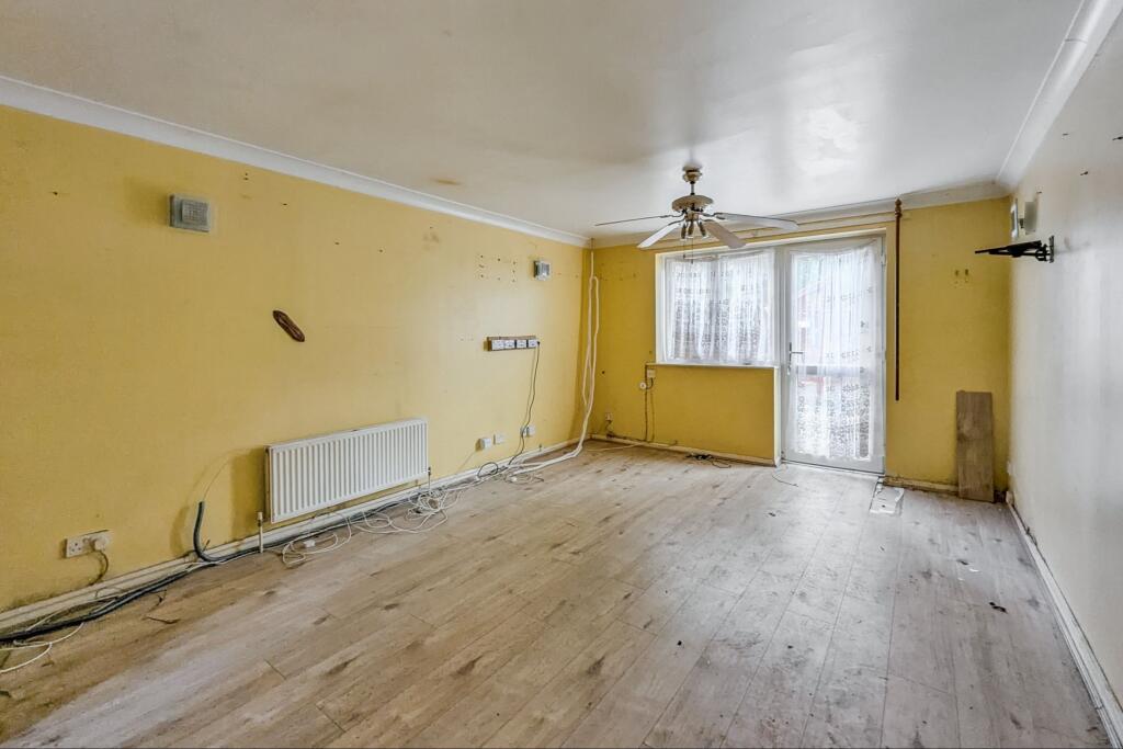 8 Pool Court, Catford, London,  SE6 3JQ