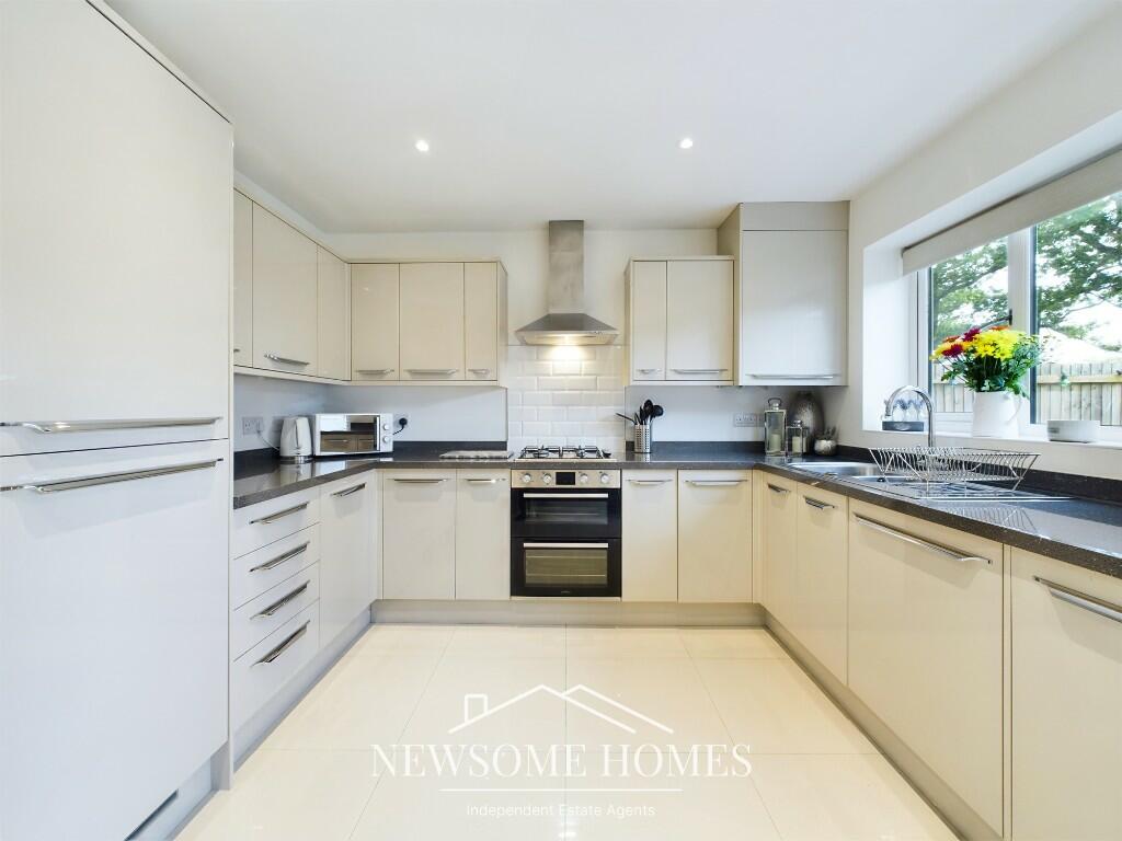 Kitchen &amp; Dining Rm