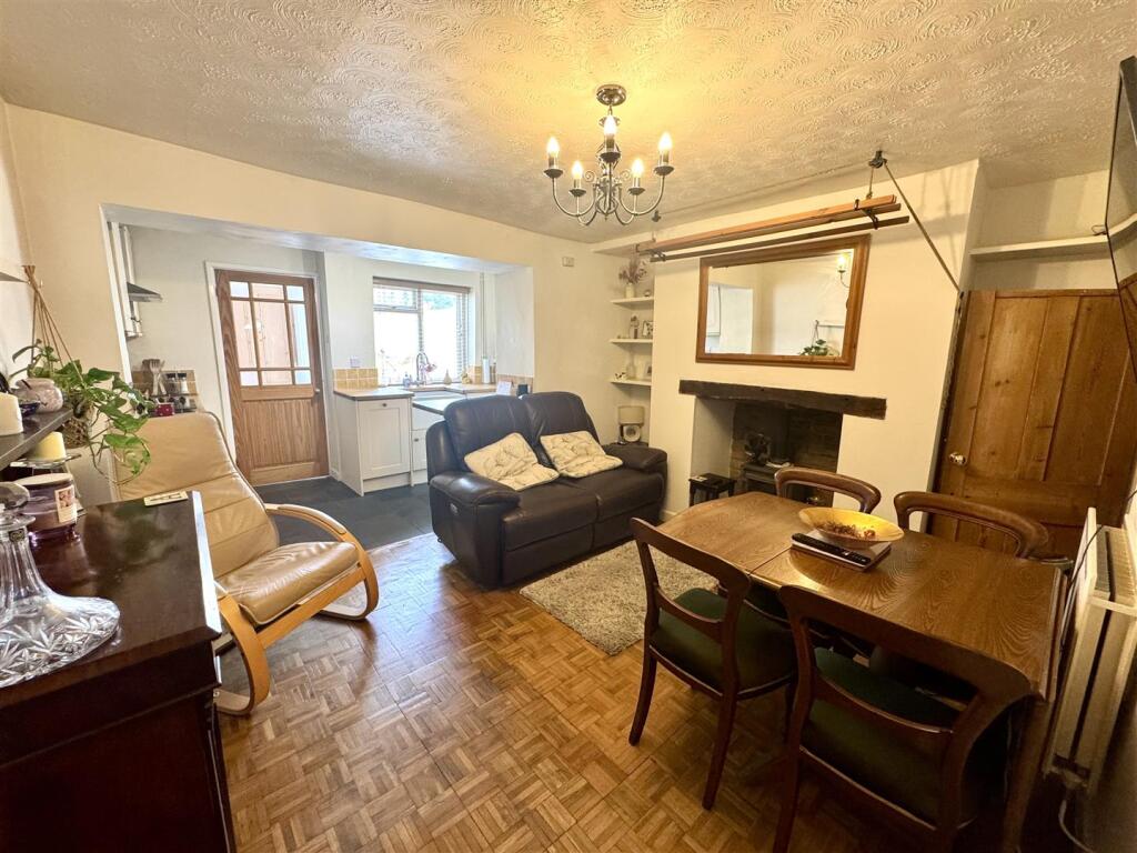 OPEN PLAN KITCHEN/DINING/LIVING ROOM