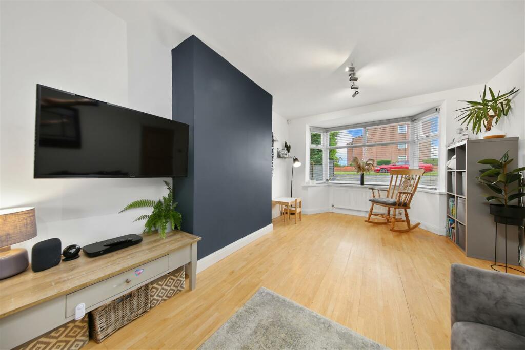 Living Room2.jpg