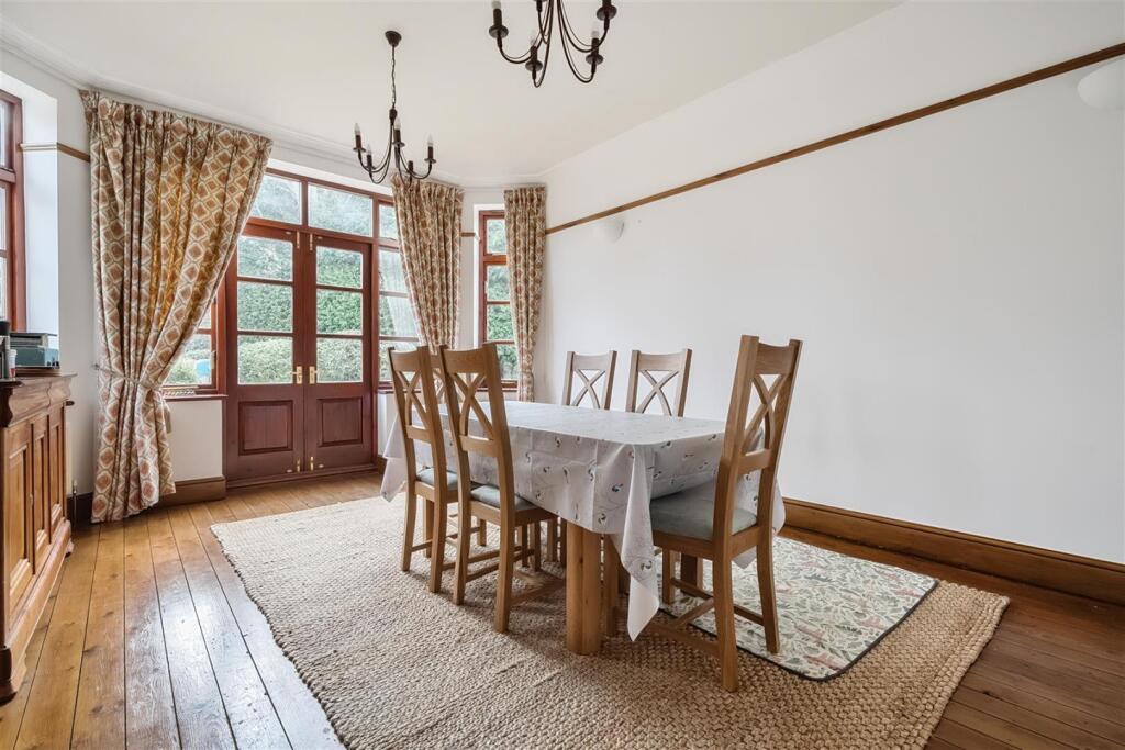 Dining room.jpg