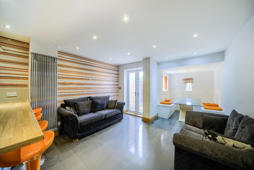Kitchen/ Living Room