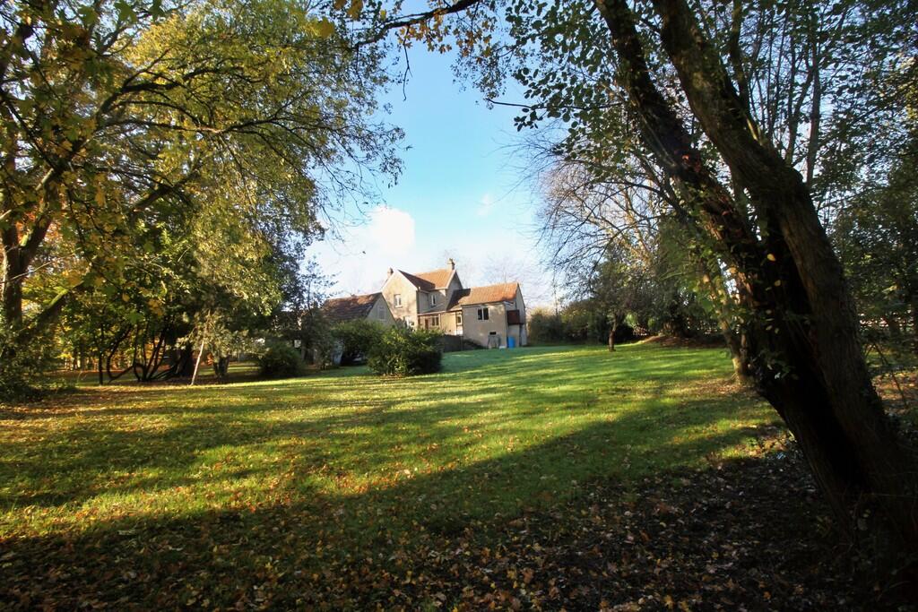 110 Badminto gard...