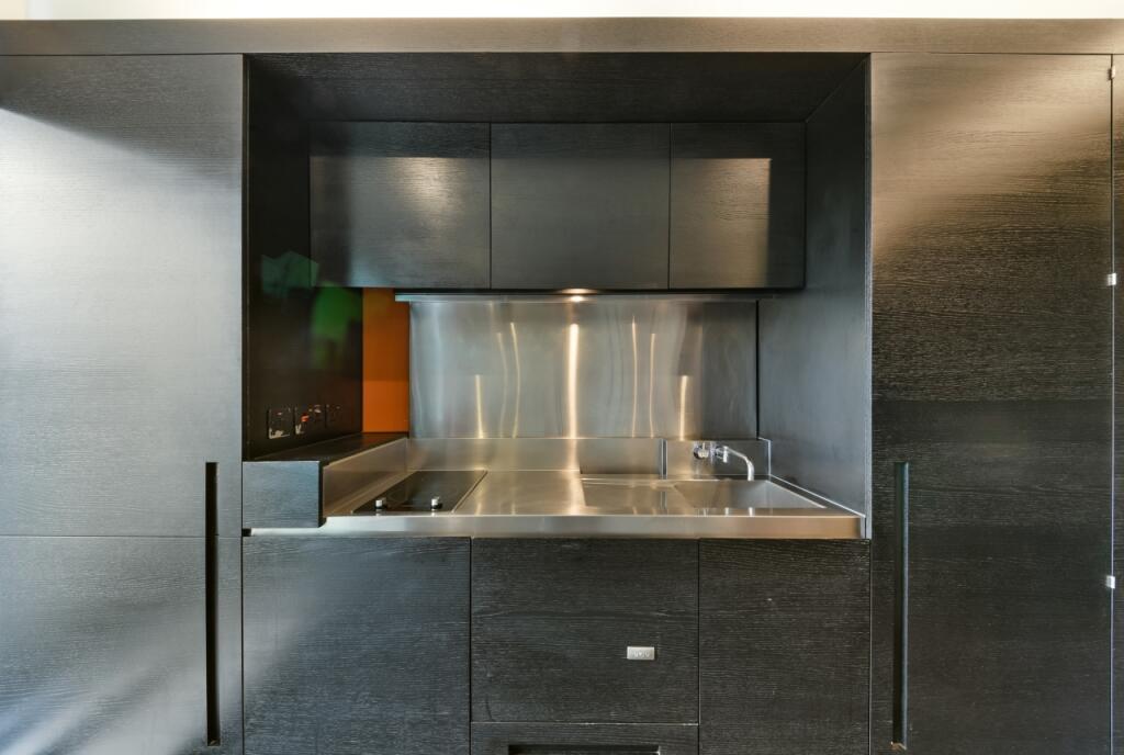 West Tower, 1 Pan Peninsula Square, Canary Wharf, London, E14