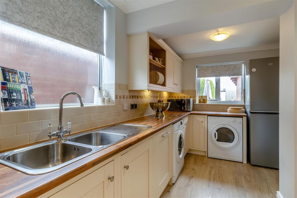 8640908-interior04.jpg