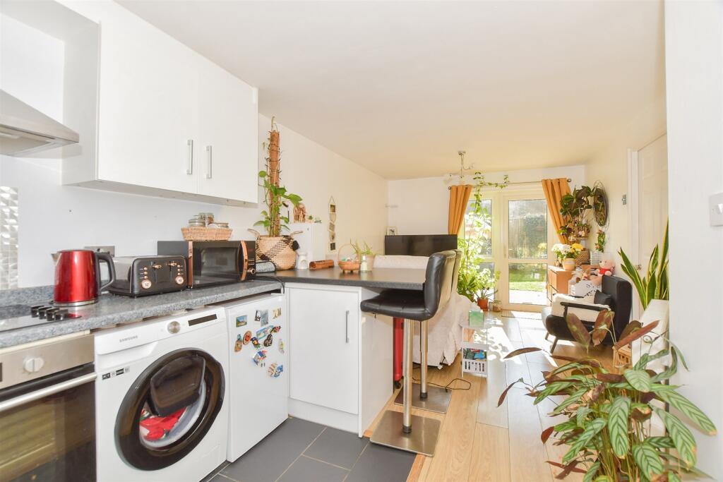 Lounge/Kitchen