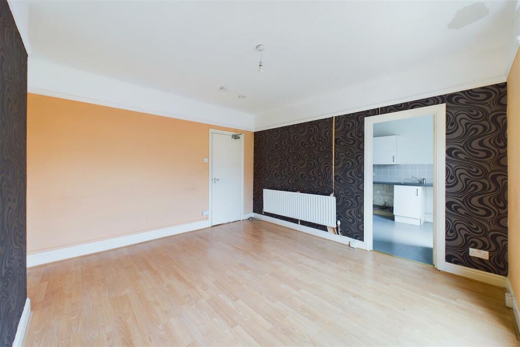 Flat 4, 41 Redland Road, Bristol BS6 6AG | Leaseho