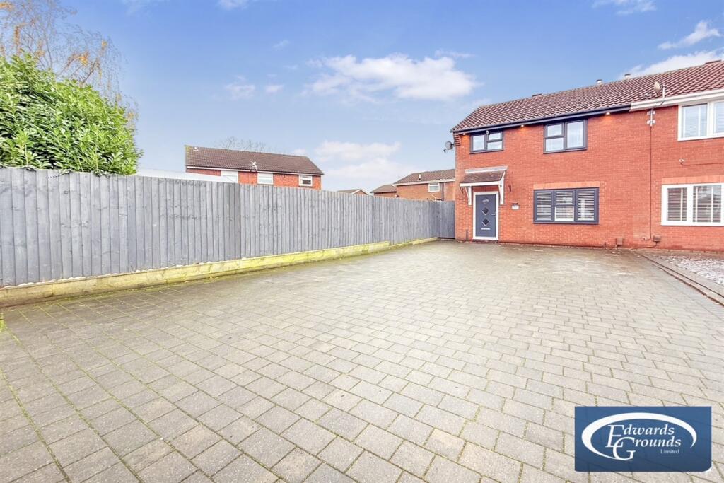 Kinross Close, Fearnhead, WA2  0UT