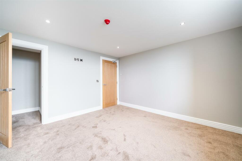 Bedroom 1-3.jpg