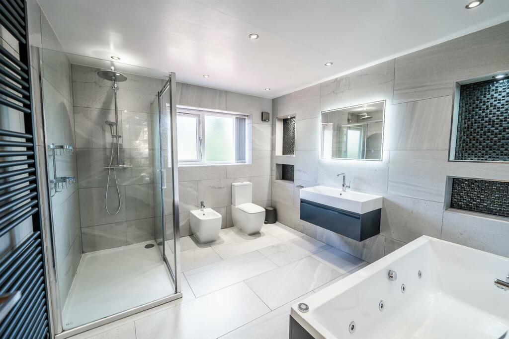 Family Bathroom.jpg