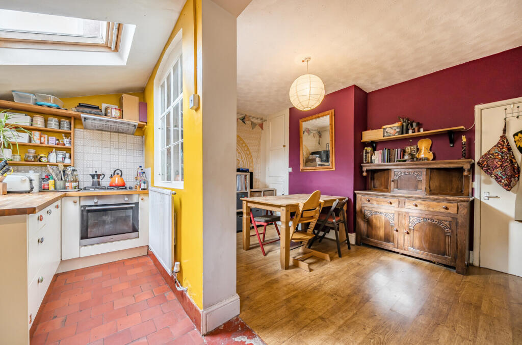 1370330-7-68f7e35...