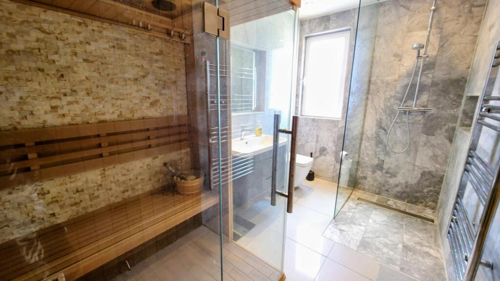 Ground floor Bathroom