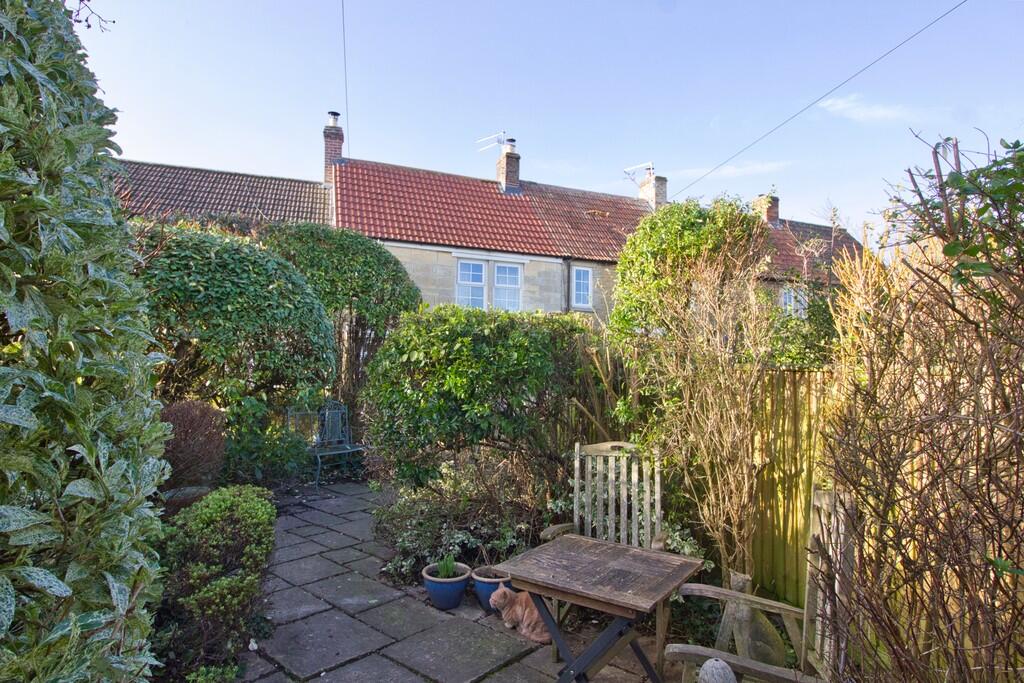 86 corsham rd13