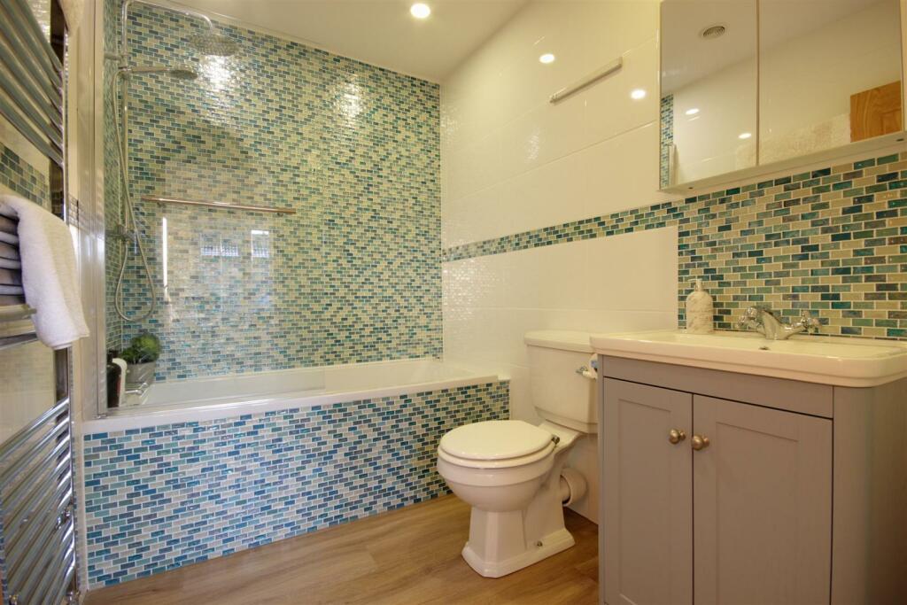 BATHROOM/W.C
