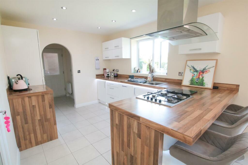 OPEN PLAN LIVING/ DINING/ KITCHEN