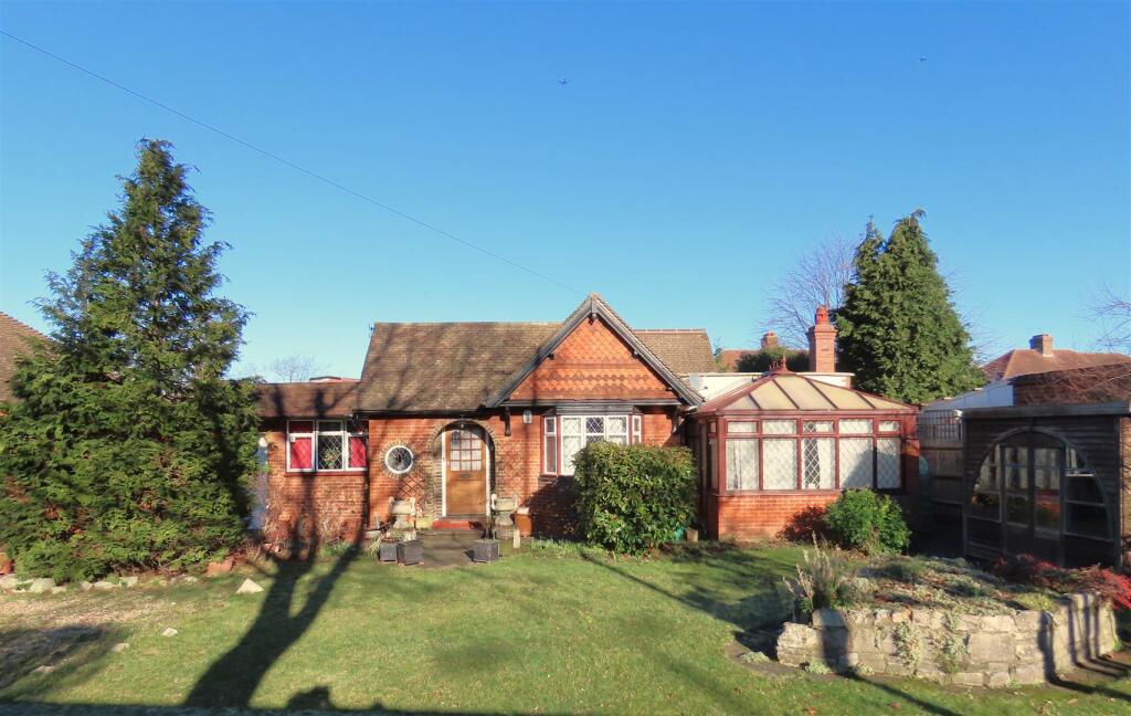 FRONT GARDEN