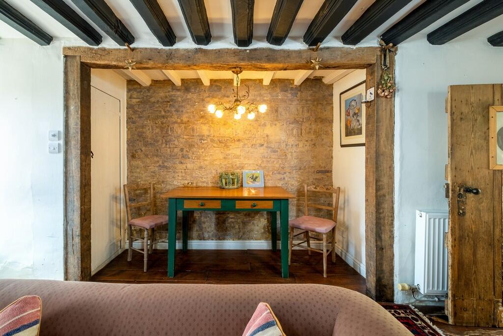 1440px-Neates Cot...