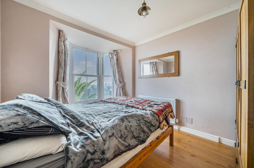 1374785-3-690f555...