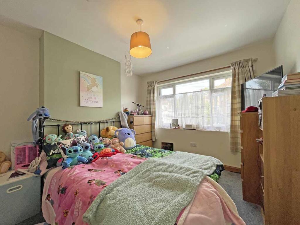 Kiel Place 5 - Bed 2.jpg