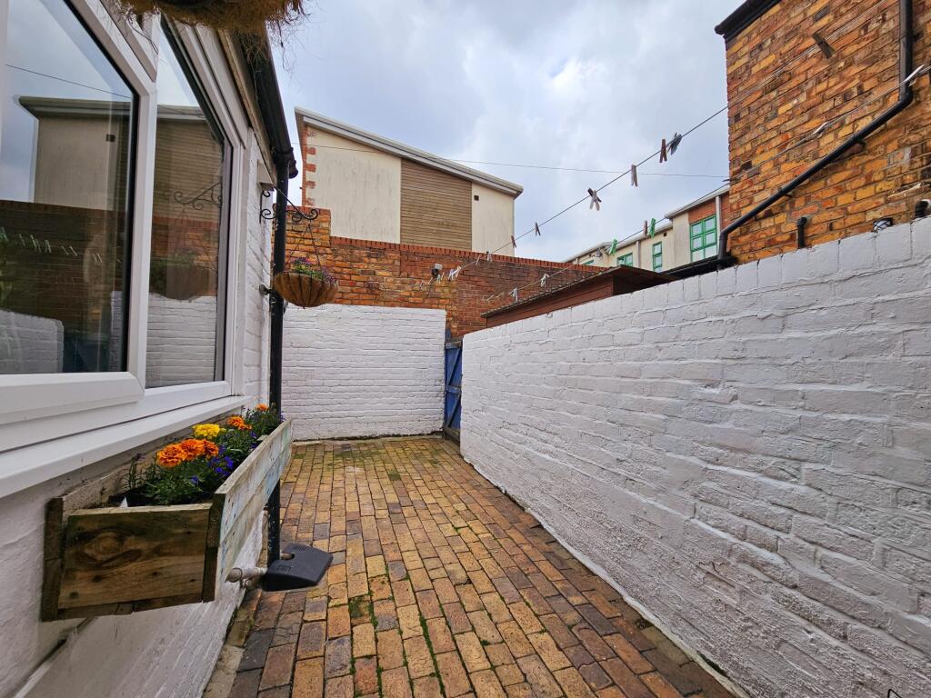 7ca65912-6e76-48e3-93d5-70d9e79a7b42