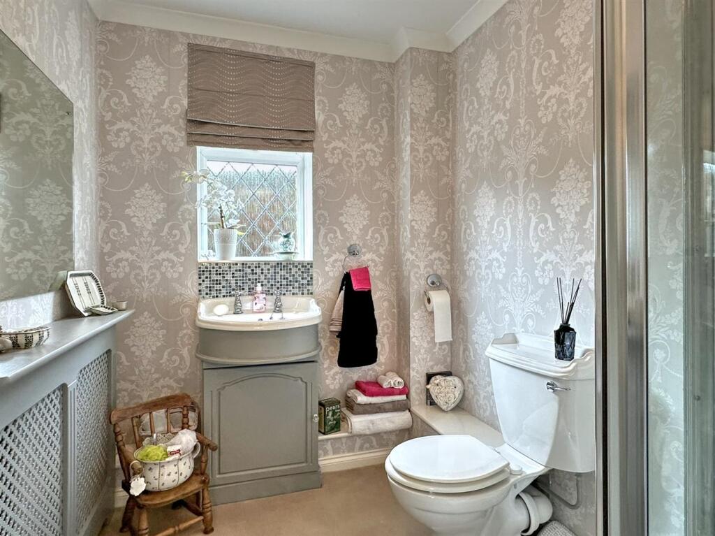 SHOWER ROOM/WC