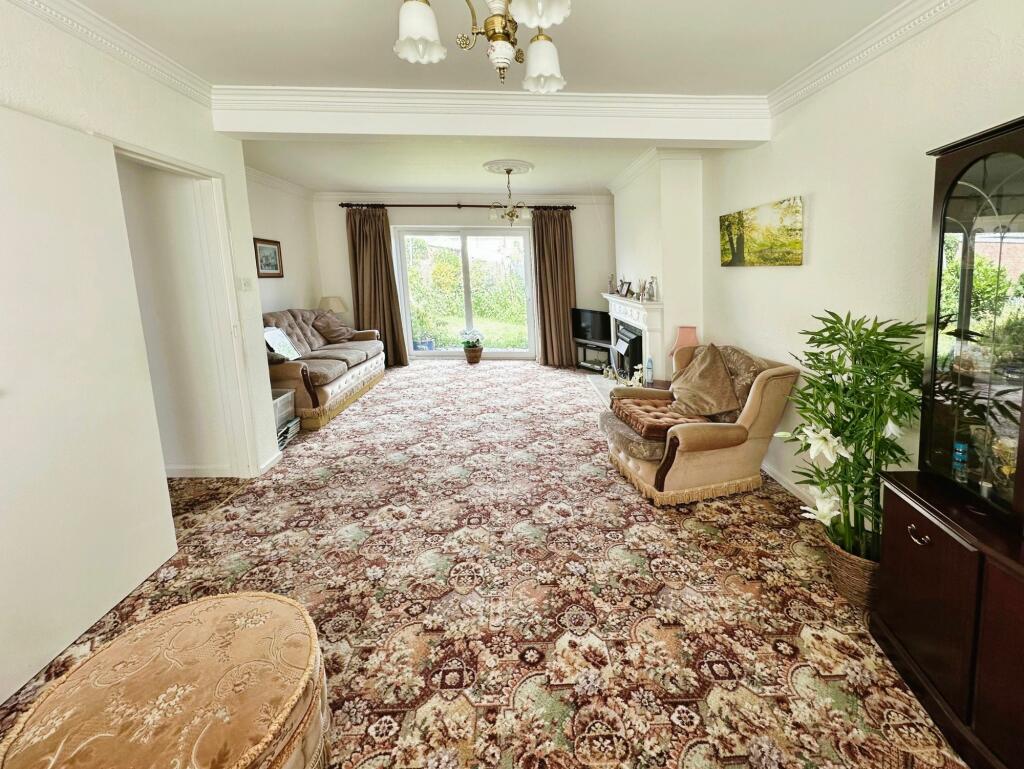 Living Room/ Dining Area