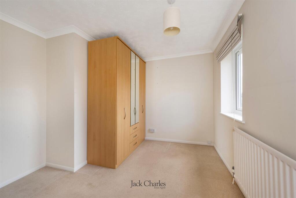 8 Maltings Close, TN11 0DY 008.jpg