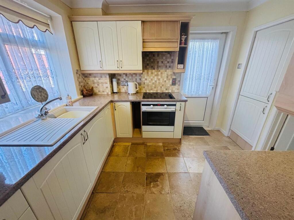Fitted Kitchen:
