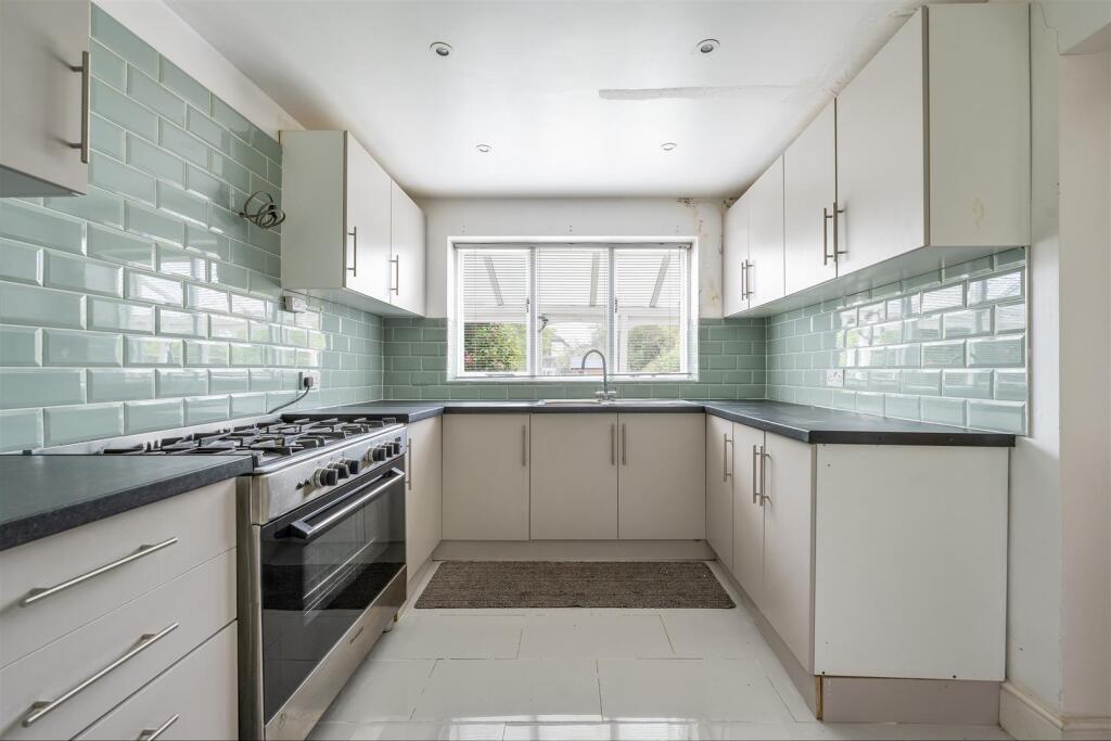 Wordsworth Avenue, E18