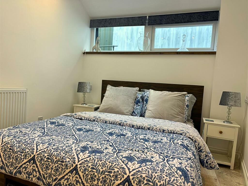 Bedroom 1.2.jpg