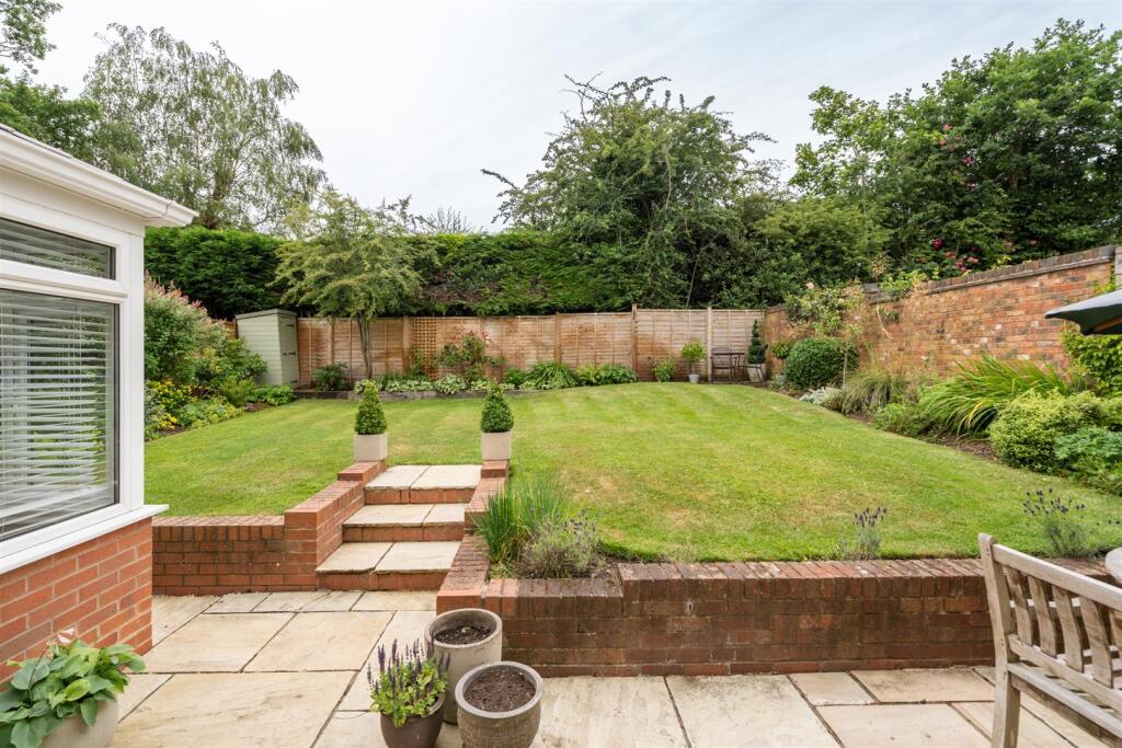 11 Beconsfield Close-5_lo.jpg