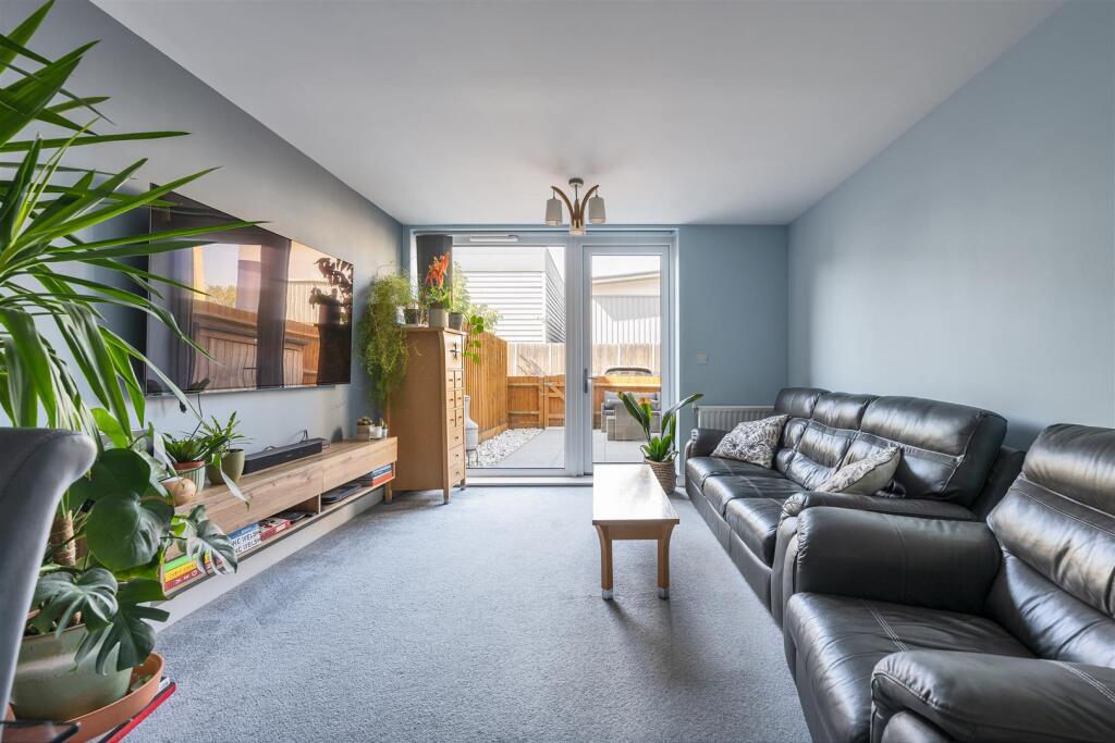 Hickman Avenue, E4