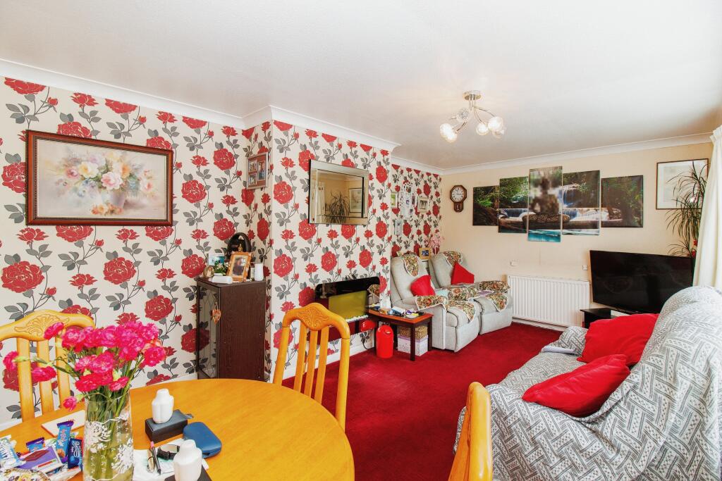 Lounge/Dining Room