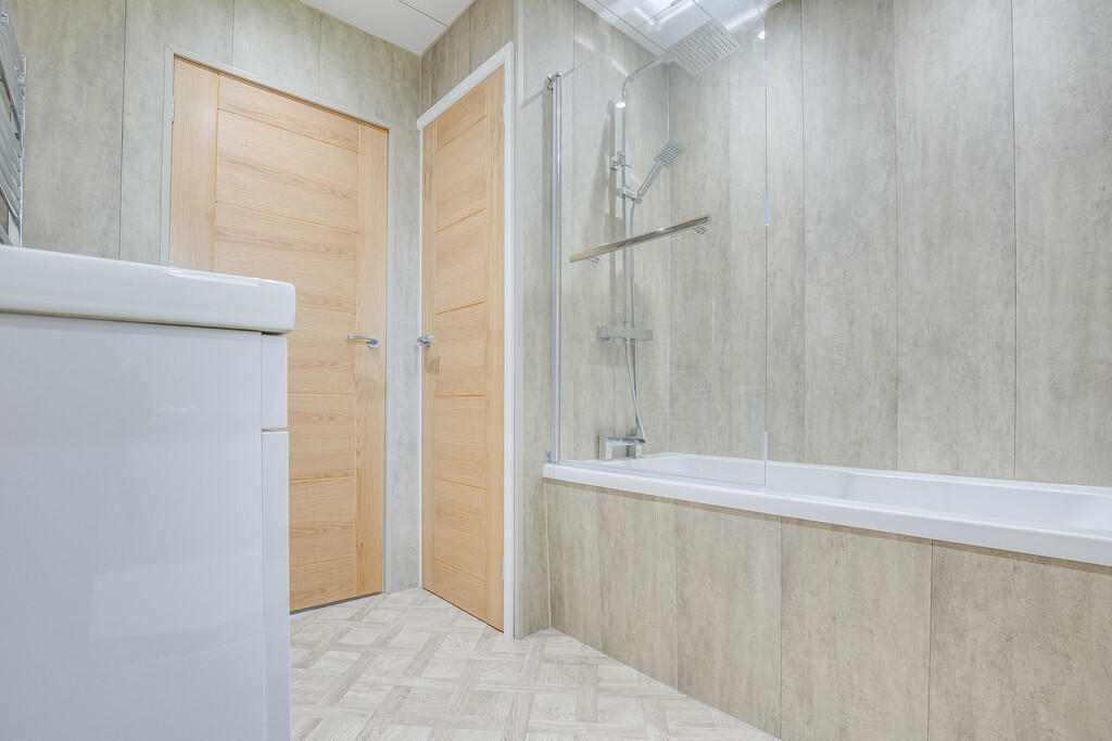 Bathroom 1.3