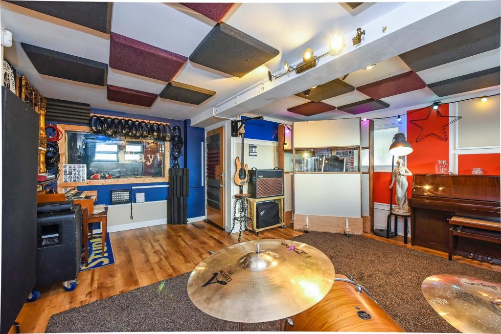 Music Studio/ Garage