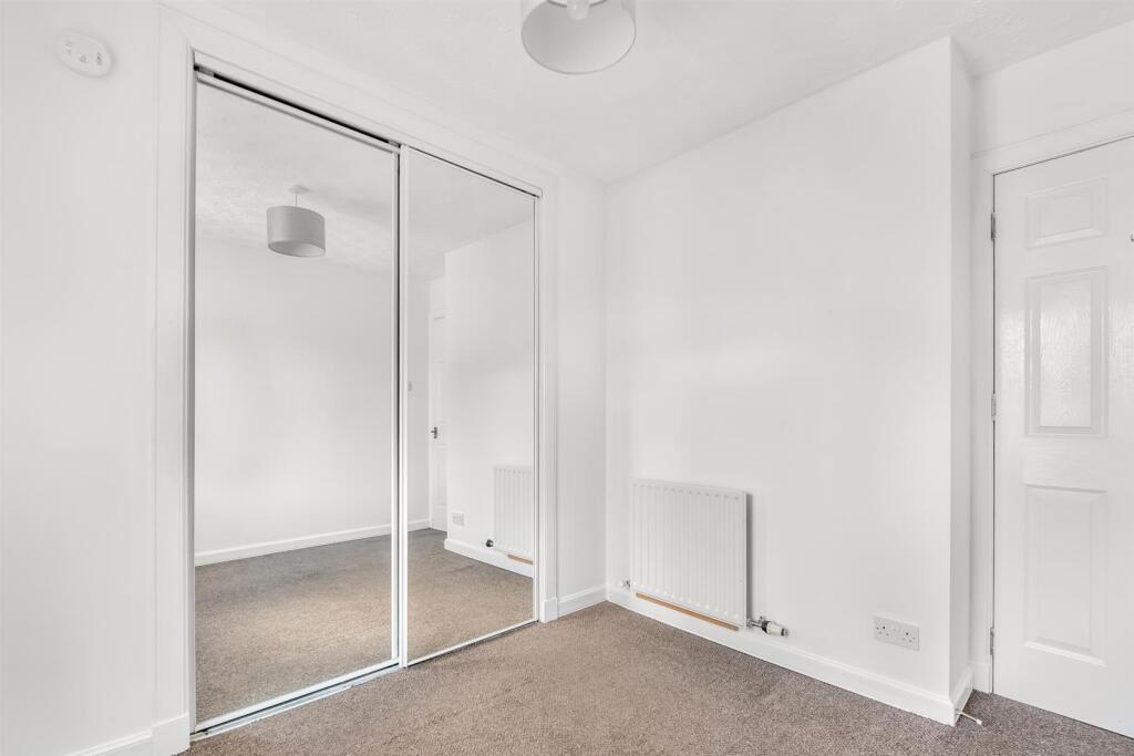 1R 4 Lawson Place (13).jpg