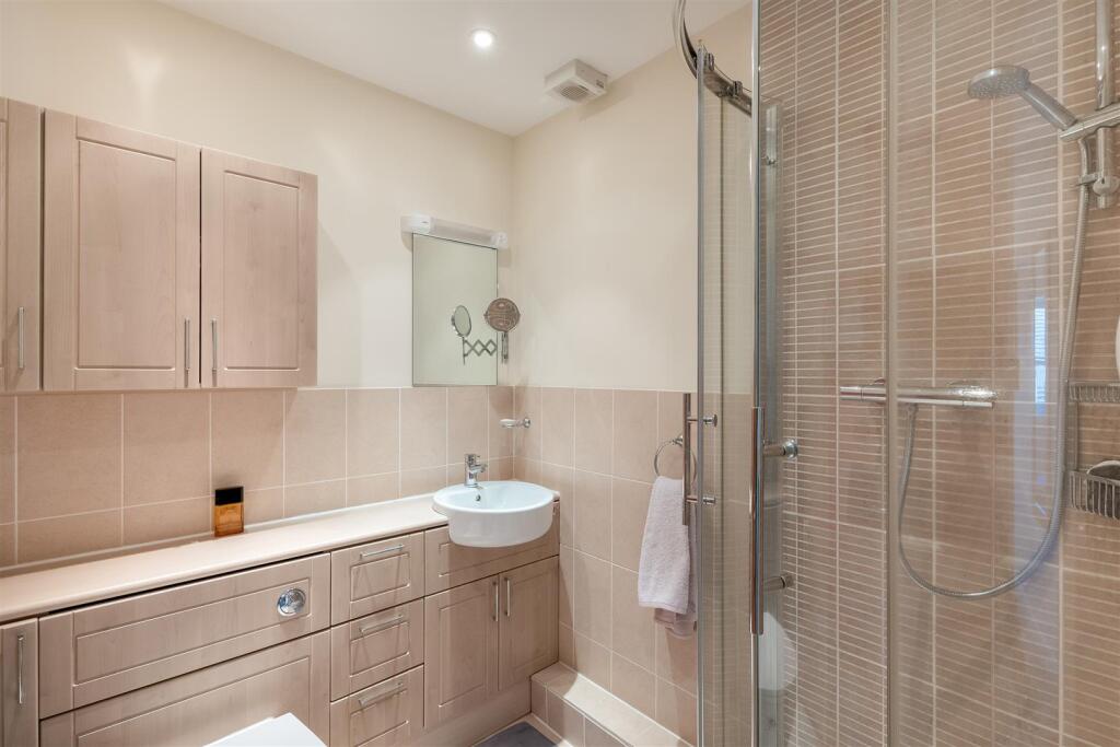 8 Foxfield Court-9.jpg