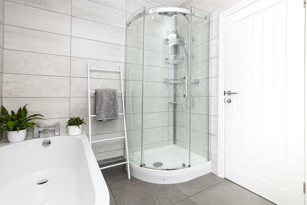 Bramleys Estate Agents - Butternab Road (bathroom)