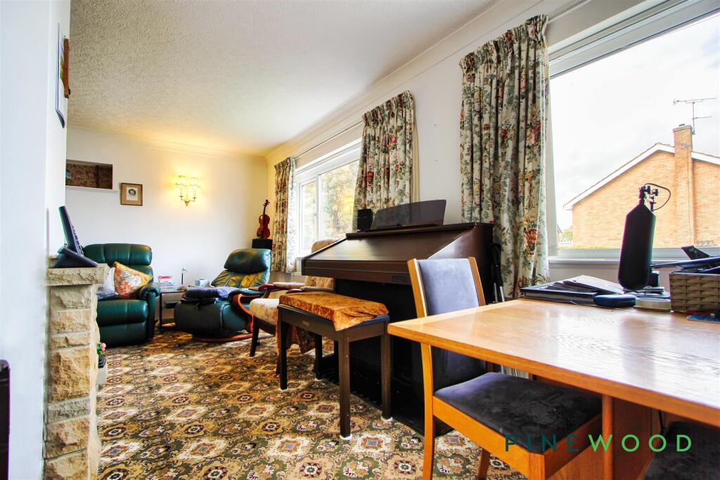 DINGING AREA/ LOUNGE