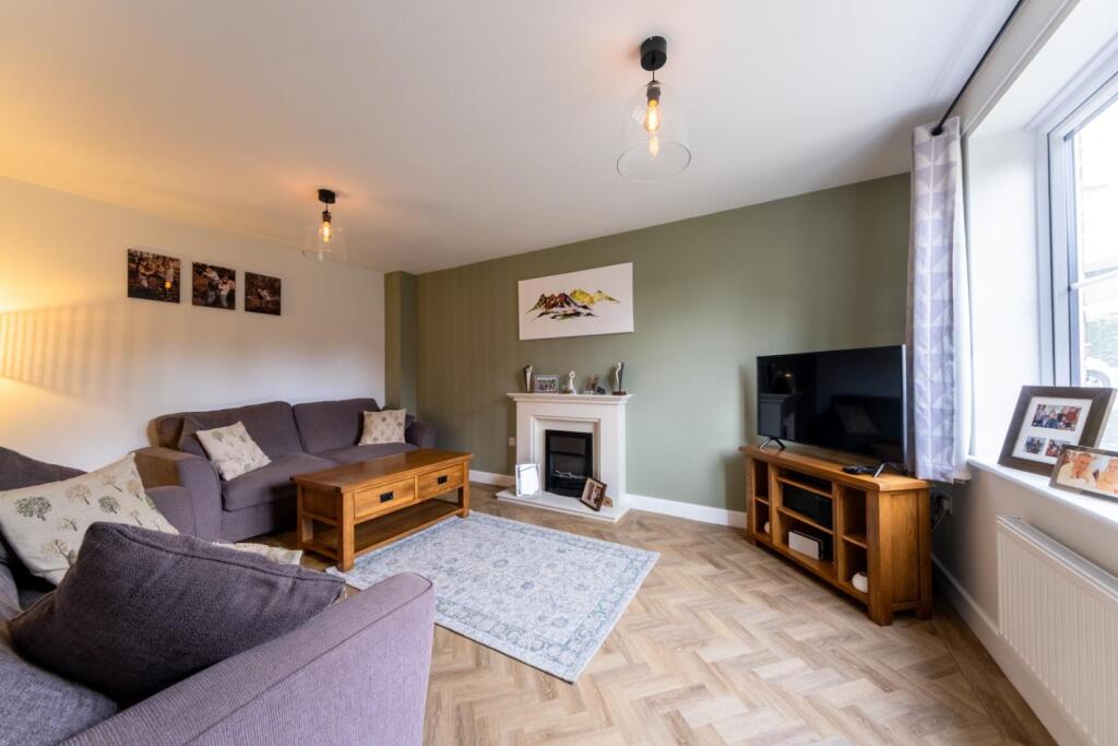 30 Thistle Close-017.jpg