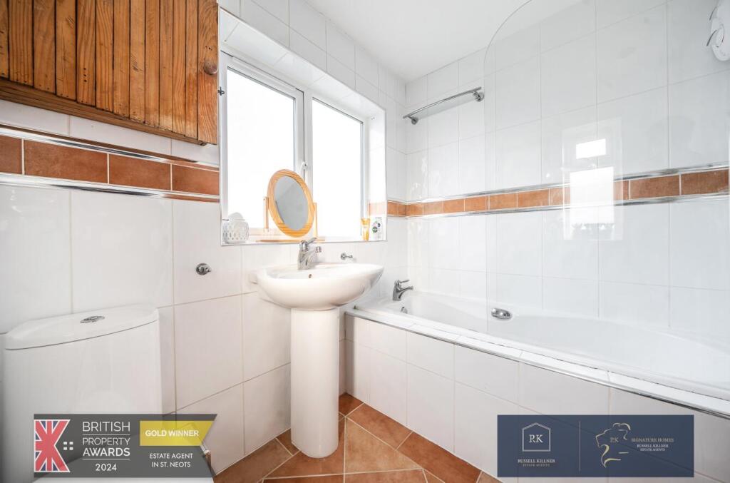 Family Bathroom.