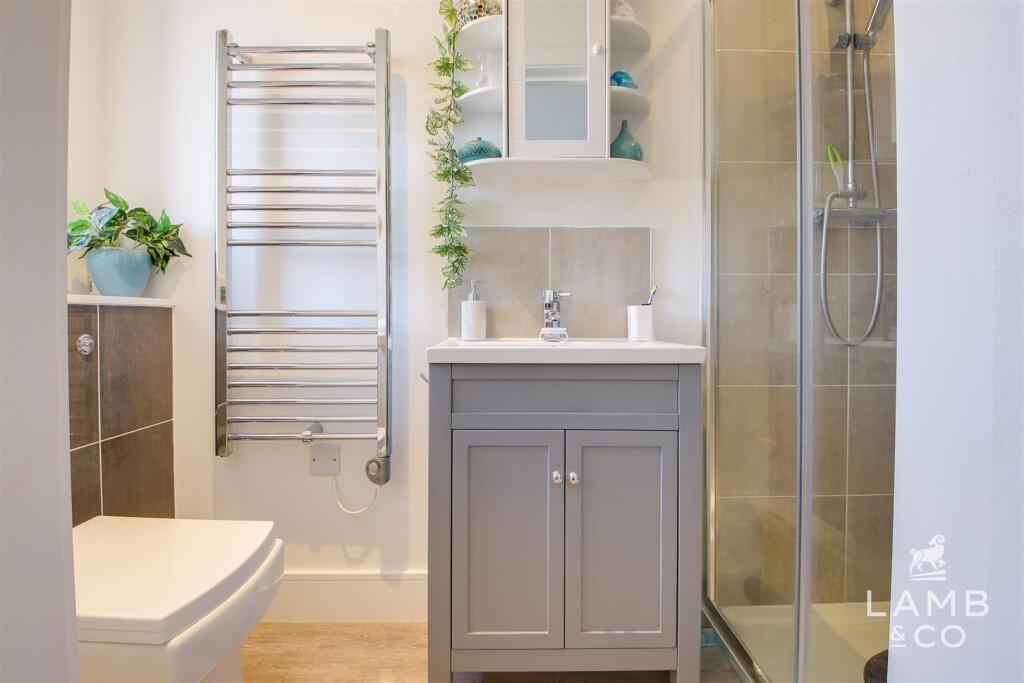 EN SUITE