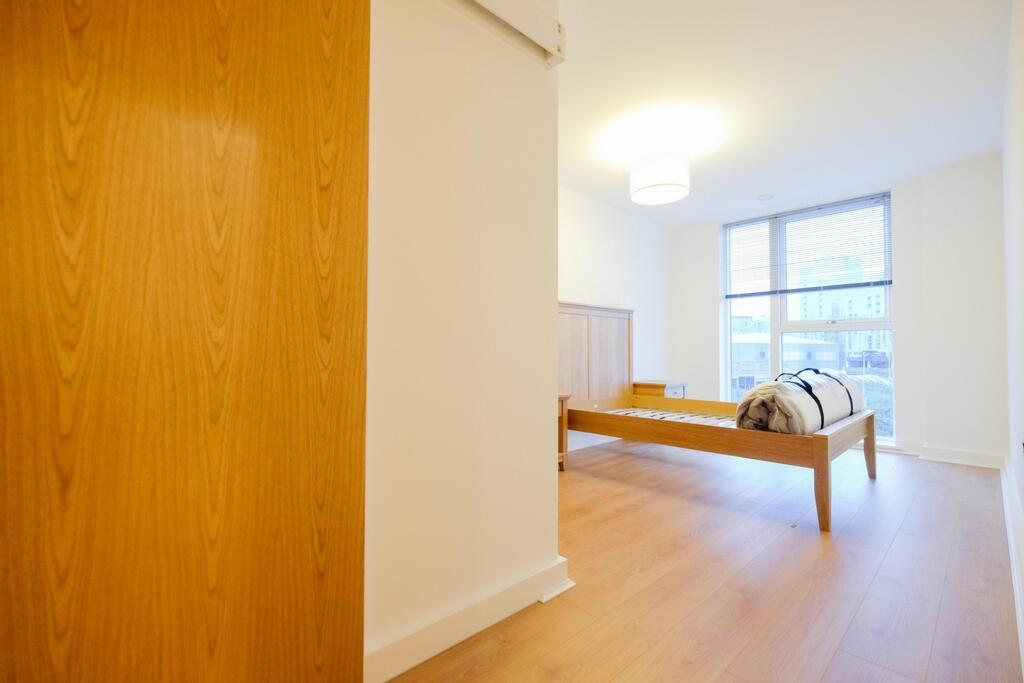 Master Bedroom 02