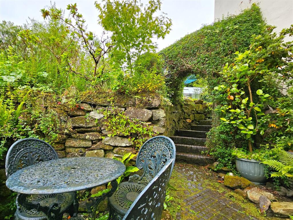 Seating &amp; Archway.jpg